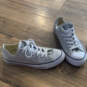 Converse Low Top Sneakers in Light Gray and White